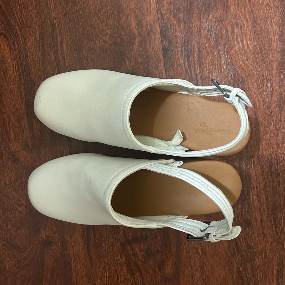 White clogs - Picture 4 of 5